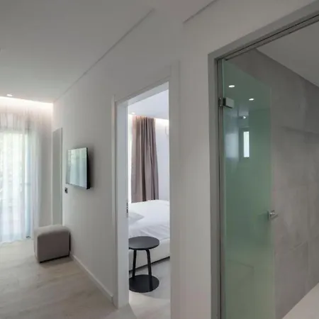 Hotel Arrei 4*